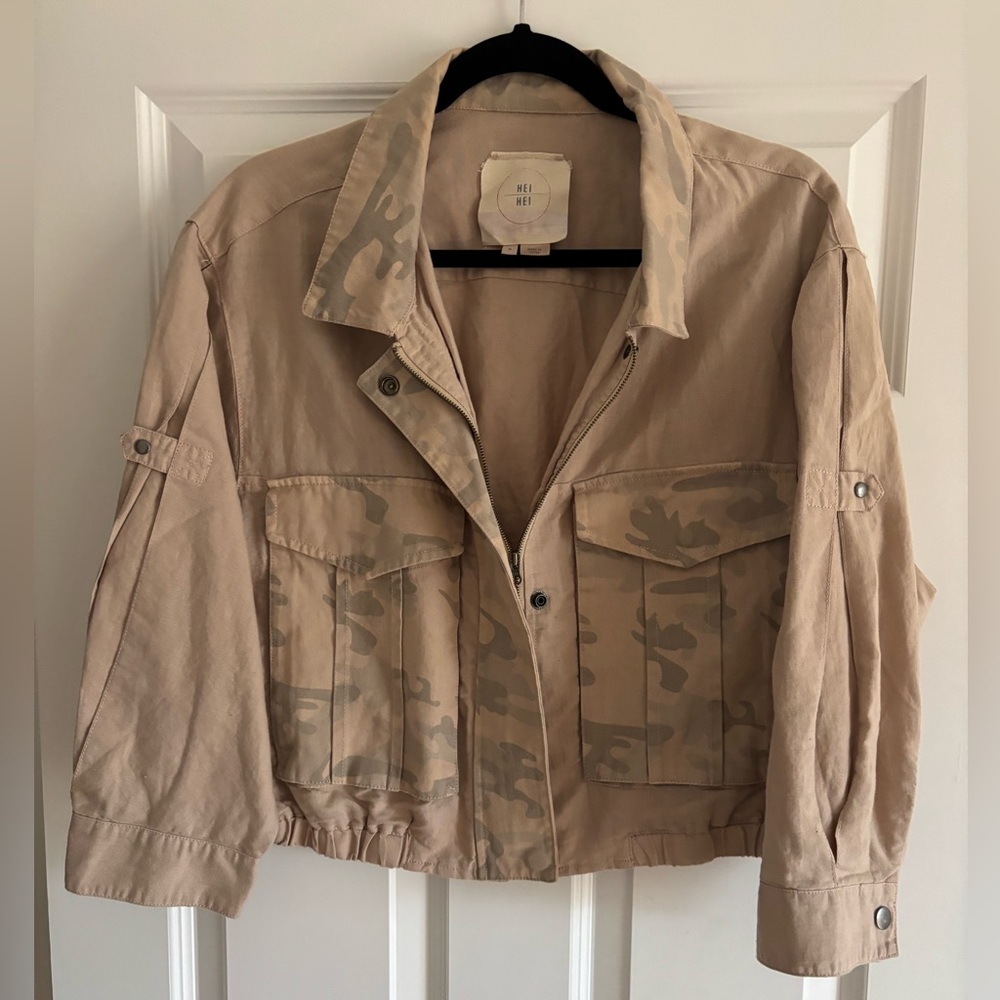 🟢NWOT. HEI HEI. Desert camo linen cotton utility jacket. Size medium